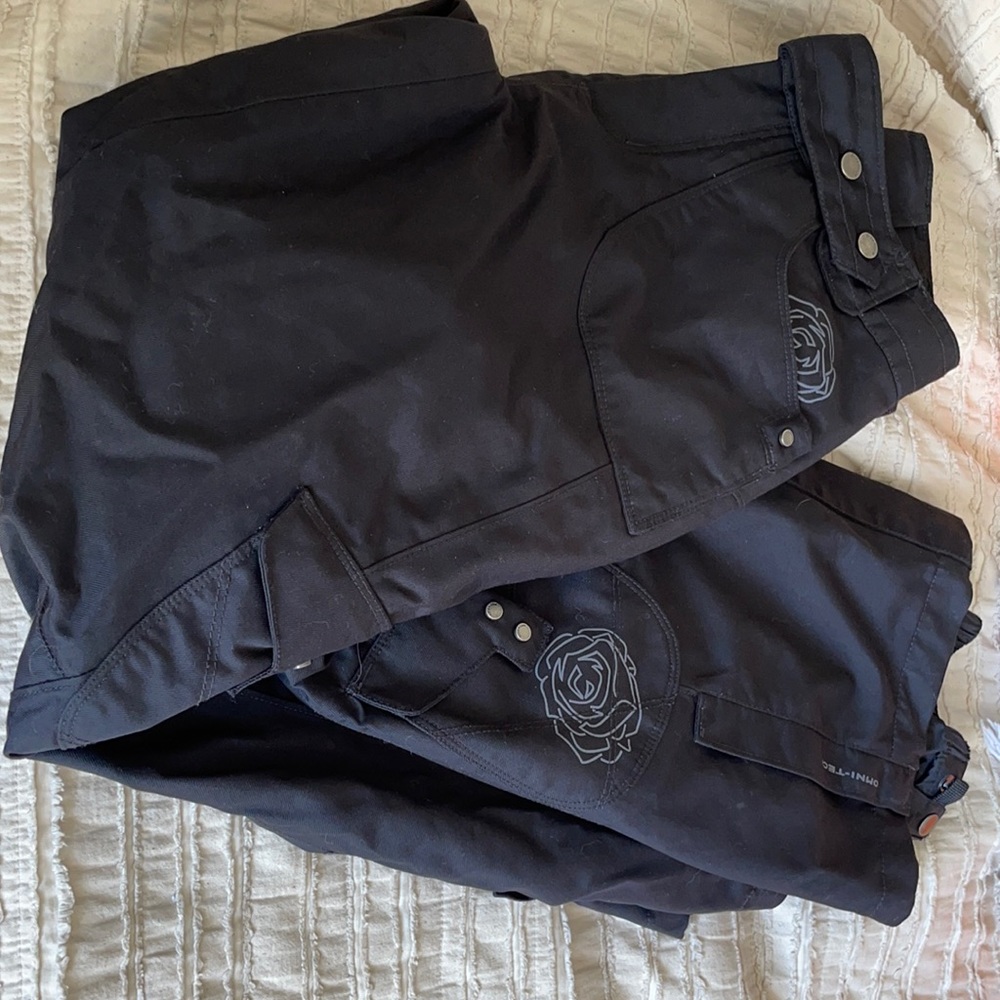 XS black Columbia titanium snowboard ski pants winter gear flower detail